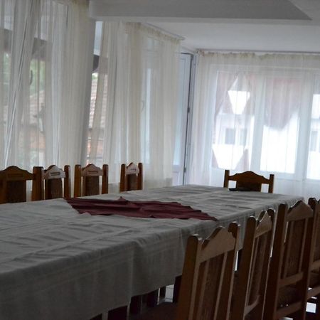 Pensiunea Iuliana Căpăţîneni-Ungureni Buitenkant foto