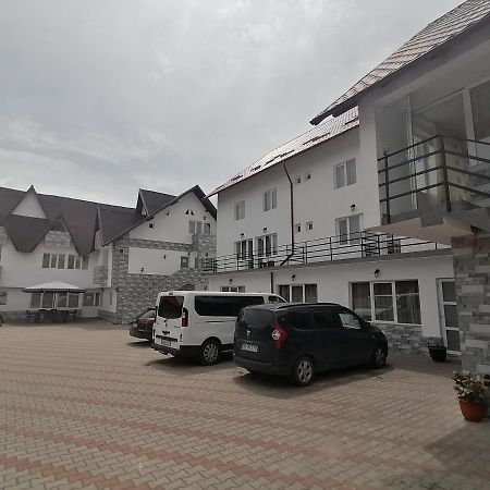Pensiunea Iuliana Căpăţîneni-Ungureni Buitenkant foto