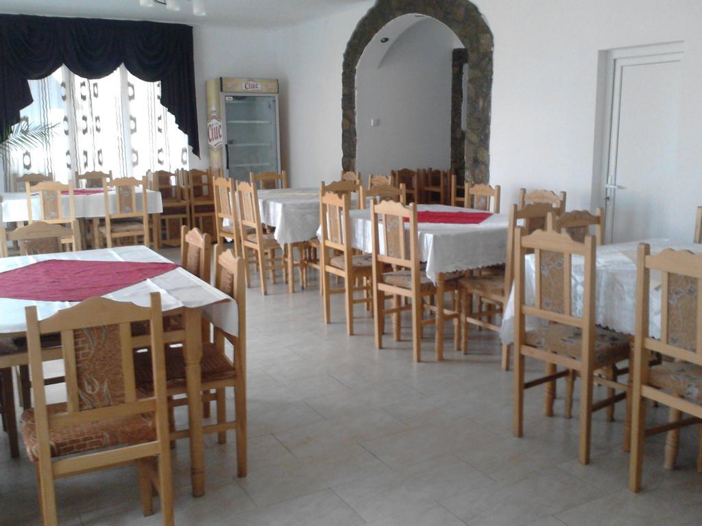 Pensiunea Iuliana Căpăţîneni-Ungureni Buitenkant foto