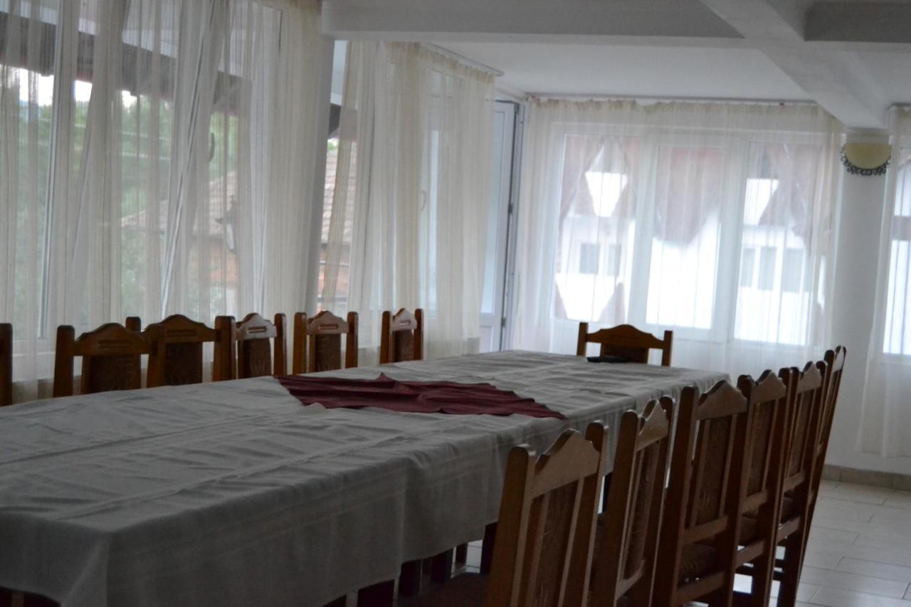 Pensiunea Iuliana Căpăţîneni-Ungureni Buitenkant foto