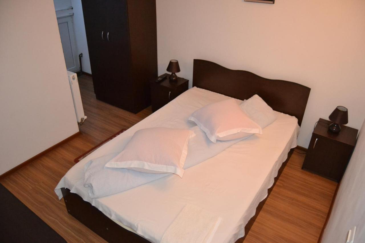 Pensiunea Iuliana Căpăţîneni-Ungureni Buitenkant foto